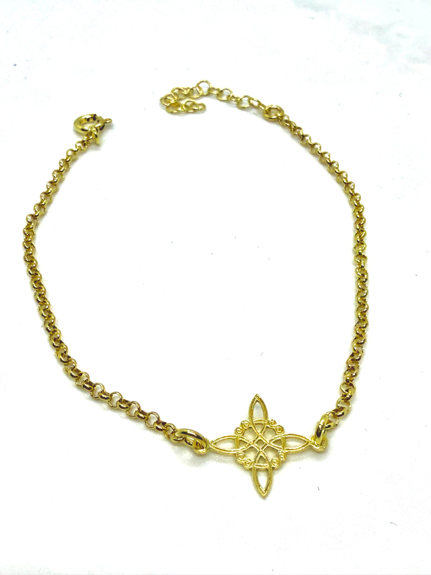 Pulsera chapada nudo de bruja