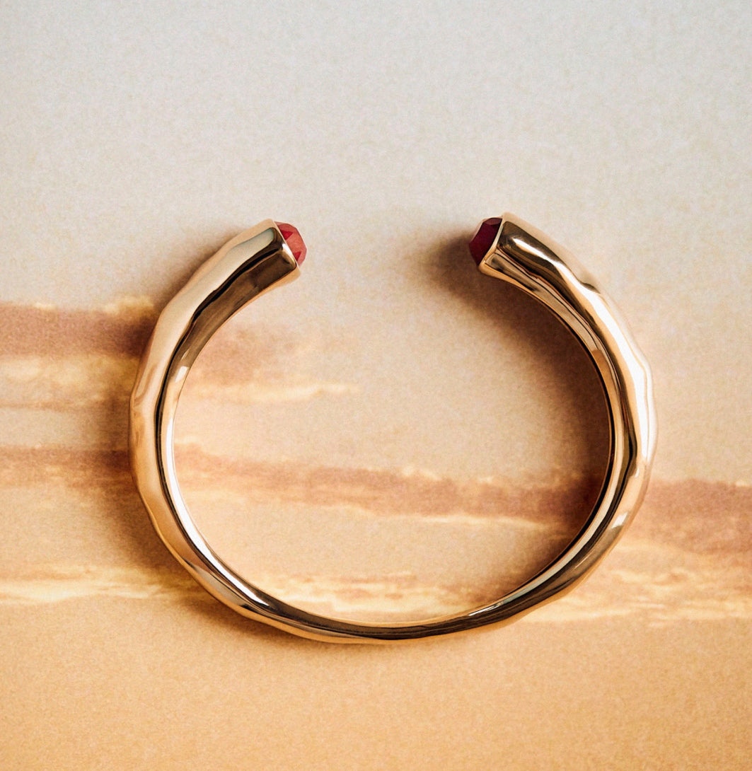 BRAZALETE RÍGIDO SALADA CON ÁGATA ROJA