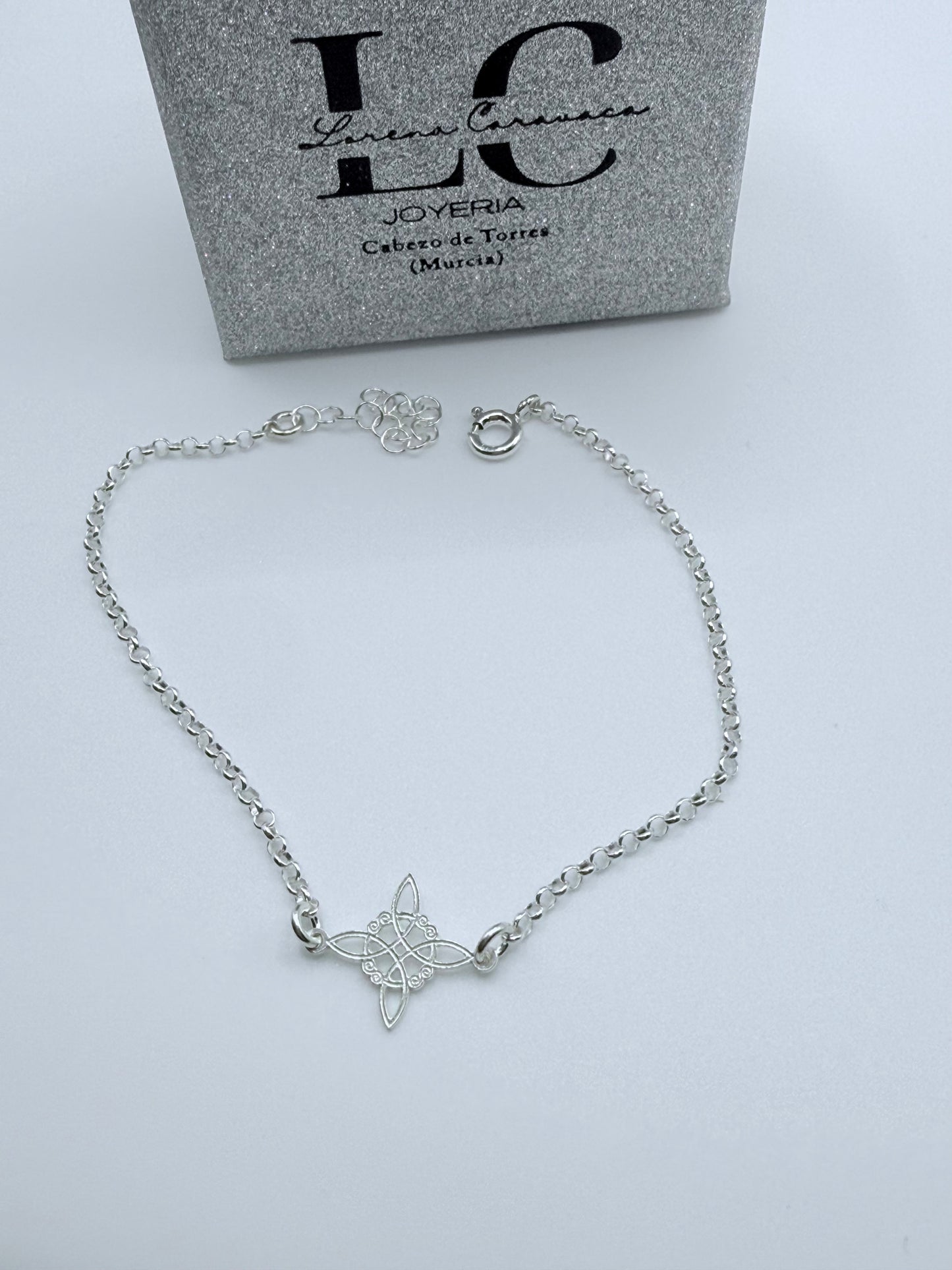 Pulsera plata nudo de bruja