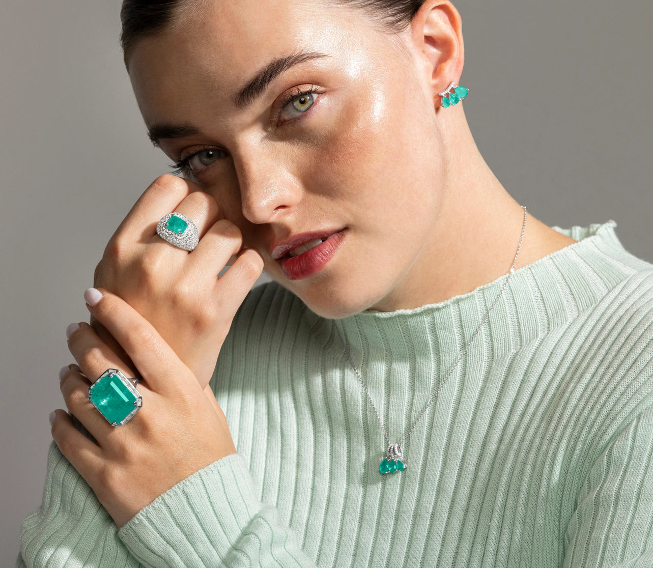 ANILLO DE PLATA DE LEY 925 Y CUARZO HIDROTERMAL VERDE ACABADO EN RODIO