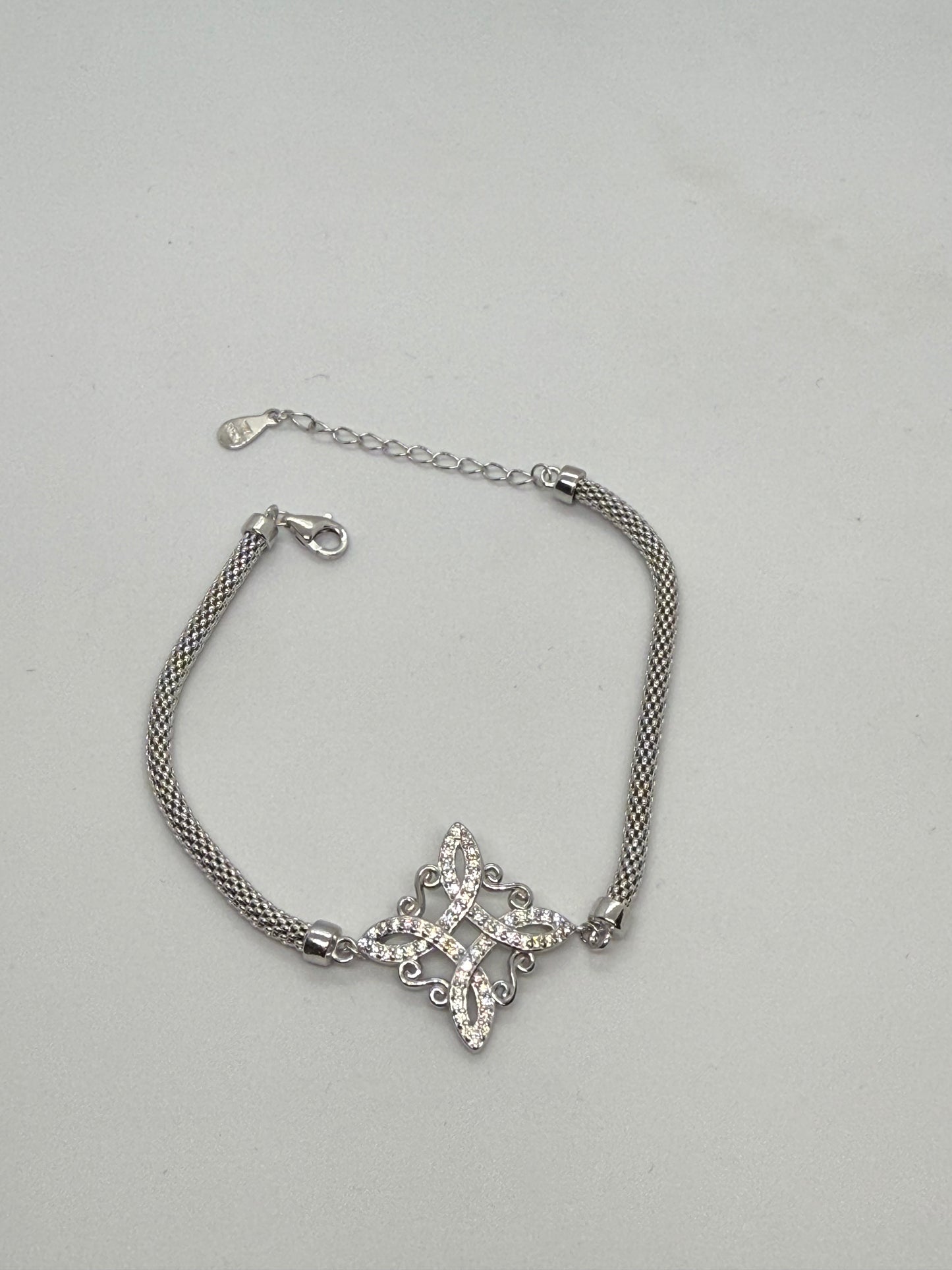 Pulsera plata nudo de bruja