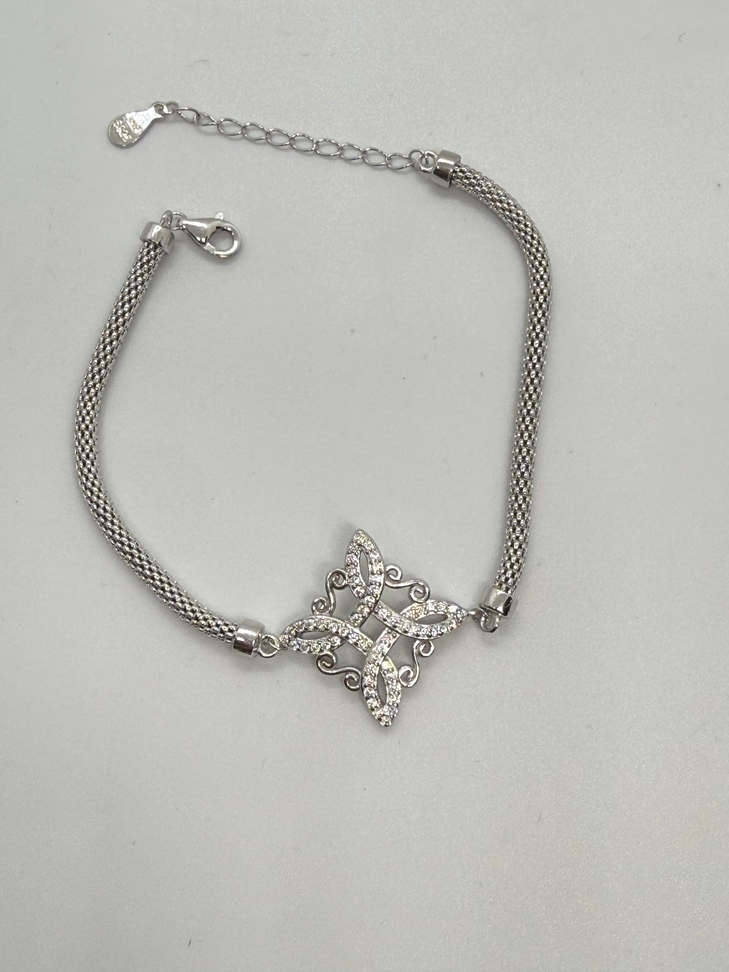 Pulsera plata nudo de bruja