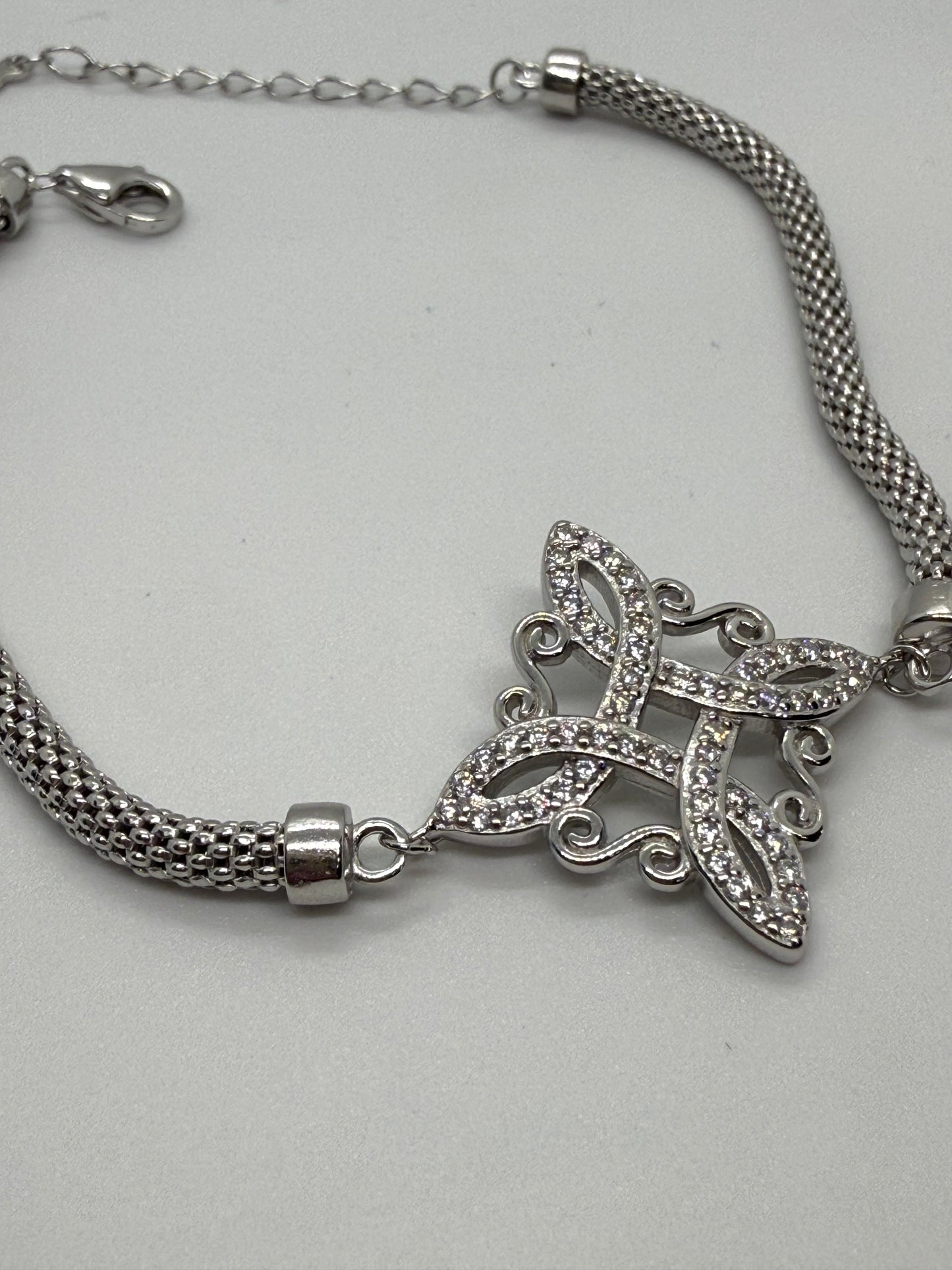 Pulsera plata nudo de bruja