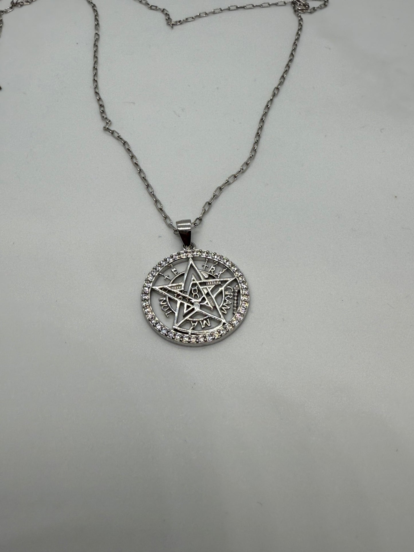 Colgante tetragramaton