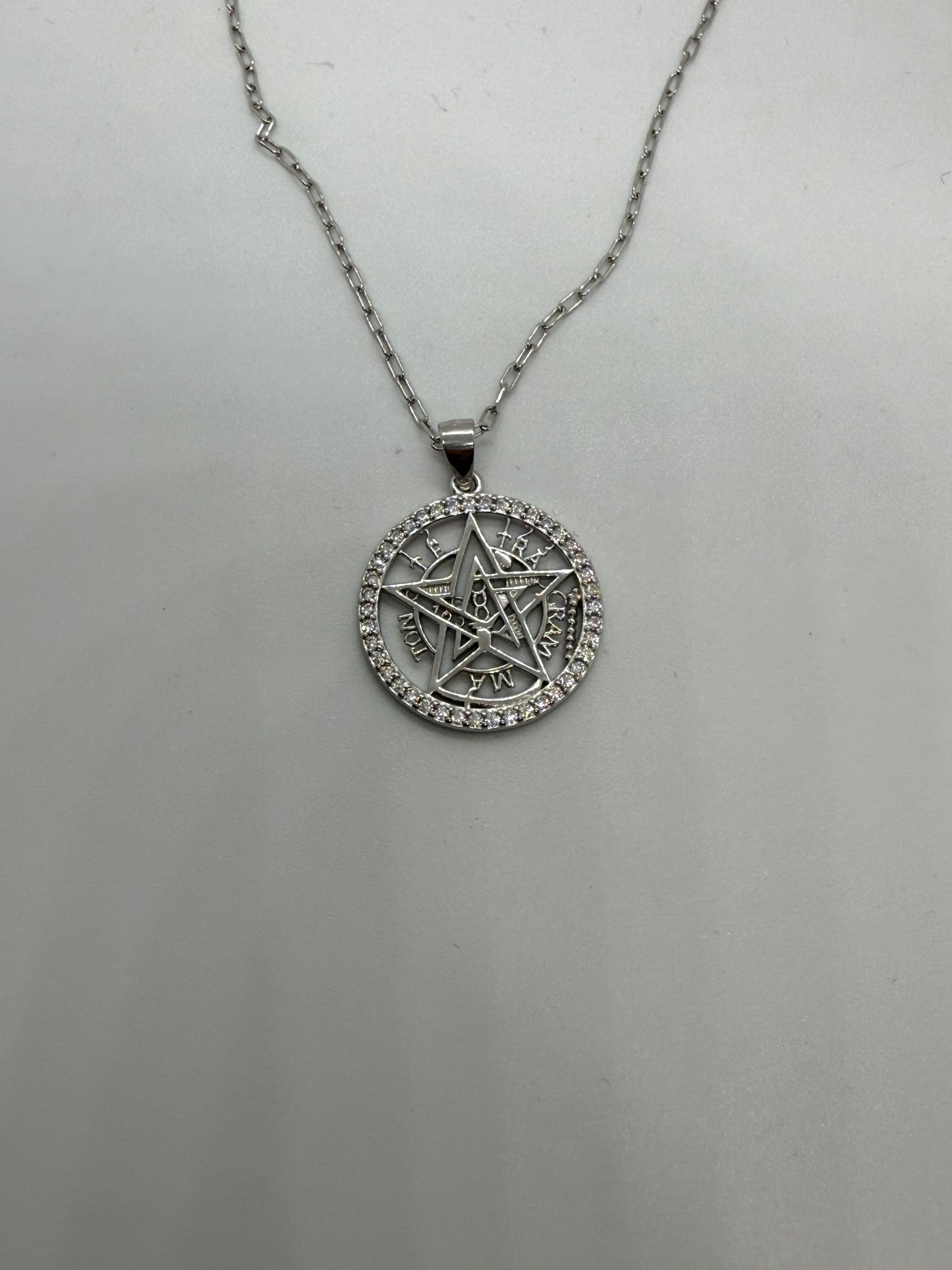 Colgante tetragramaton