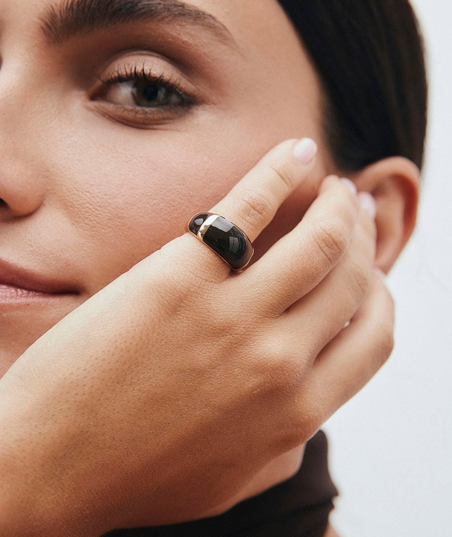 ANILLO ESCULTÓRICO INTERVALO CON ESMALTES MARRÓN VIDAL & VIDAL
