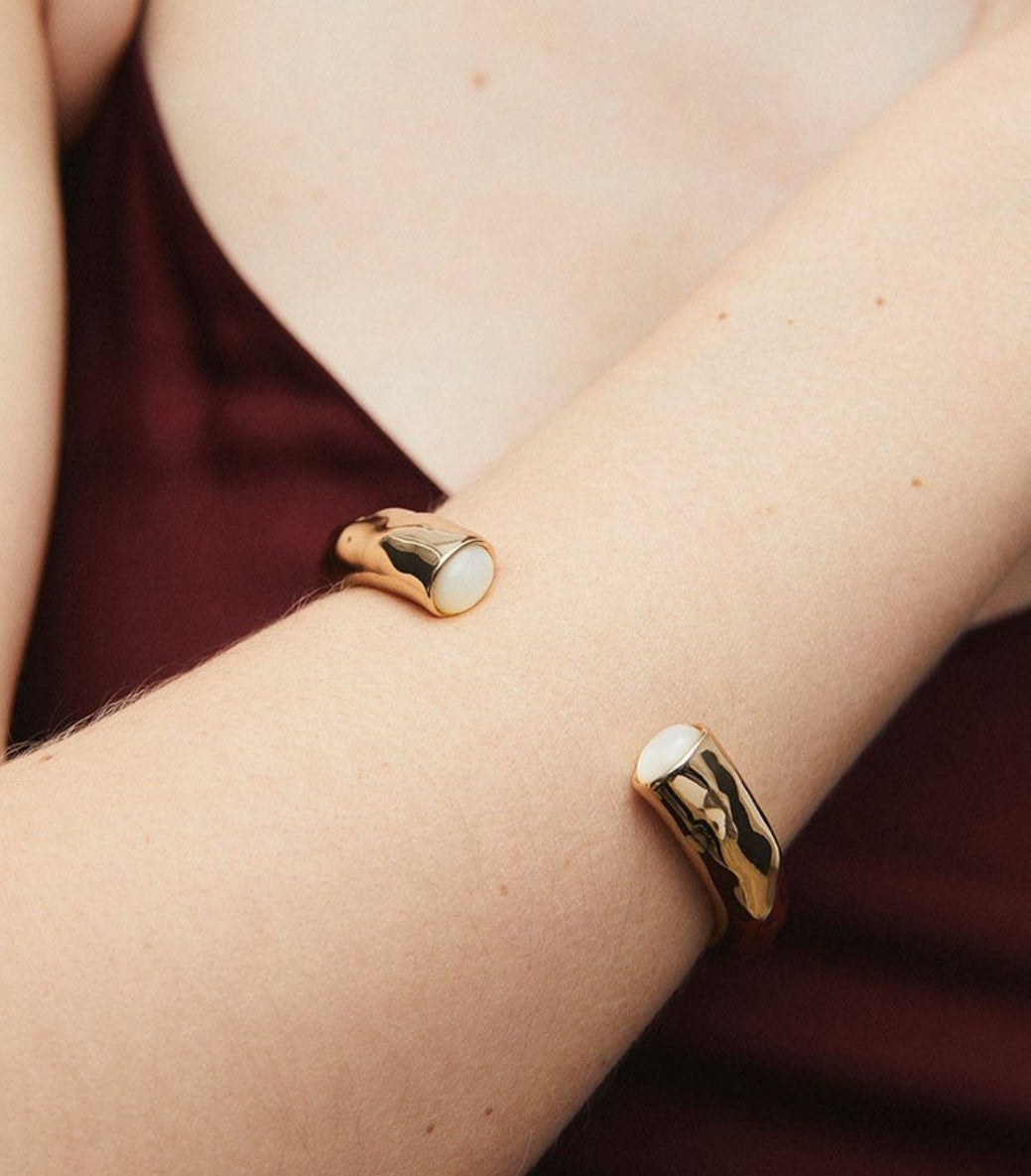 BRAZALETE RÍGIDO REFLEXE CON MADREPERLA BLANCA