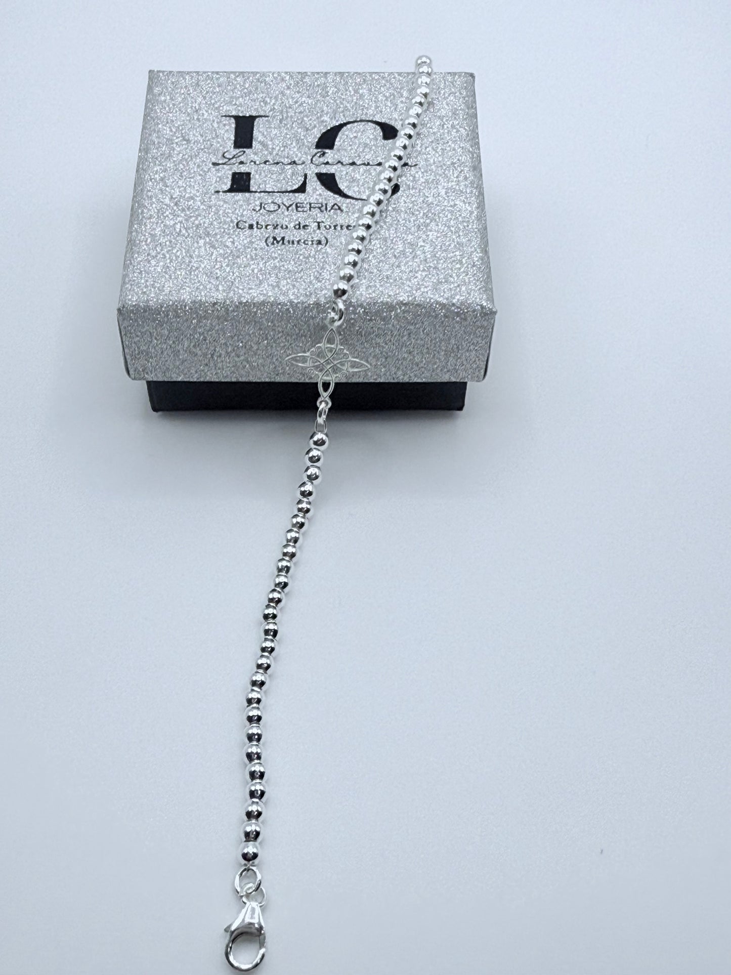 Pulsera bolas plata nudo de bruja