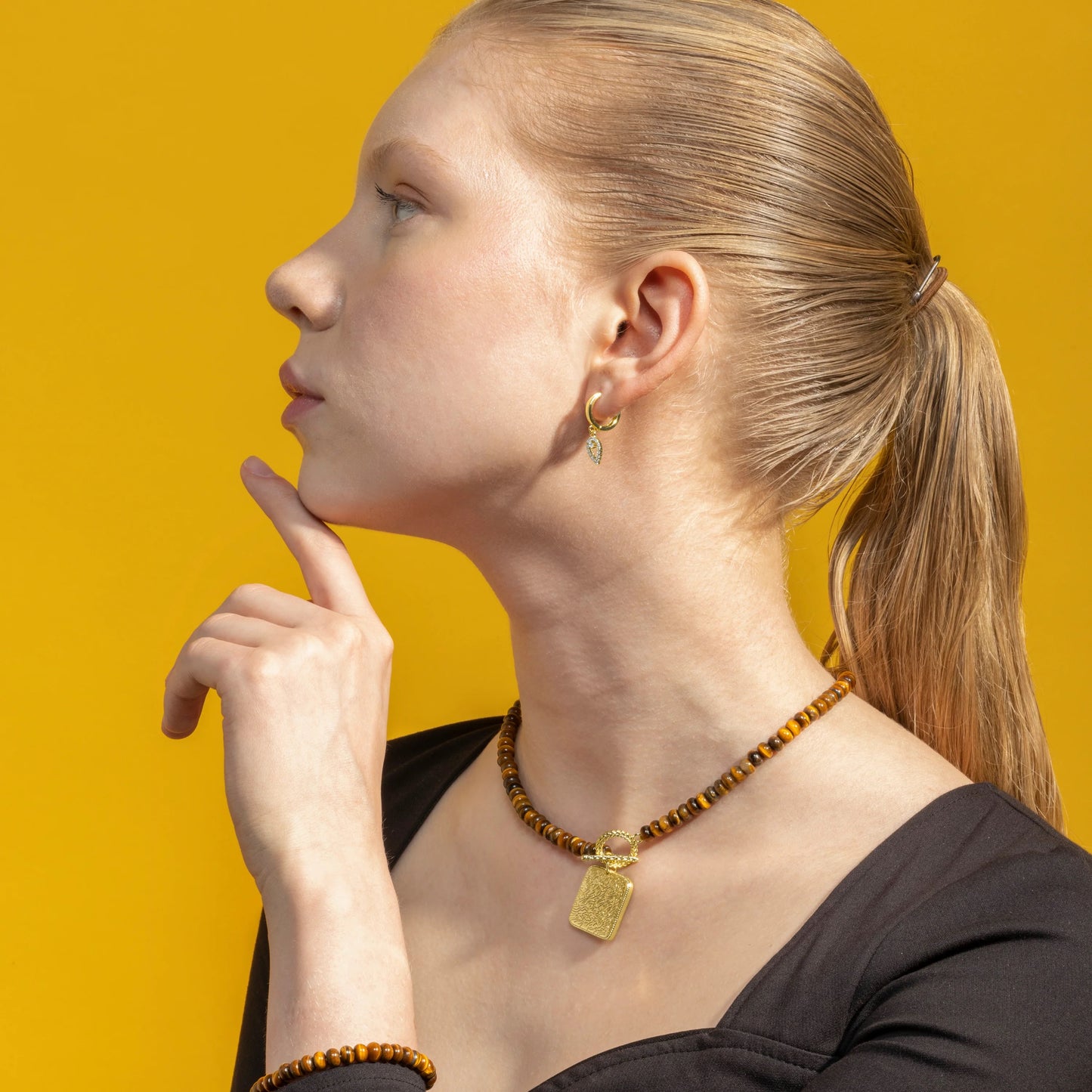 COLLAR CON OJO DE TIGRE ACABADO ORO 18K - LESSY LUXENTER