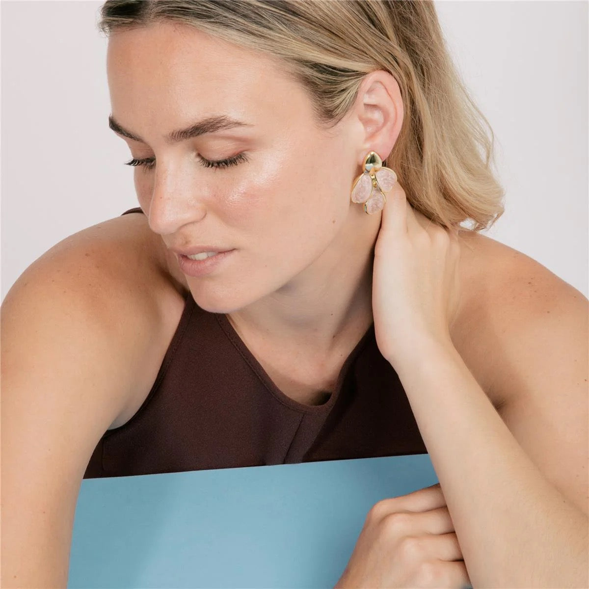 PENDIENTES DE LACADO ROSA ACABADO EN ORO AMARILLO 18K - PASBA